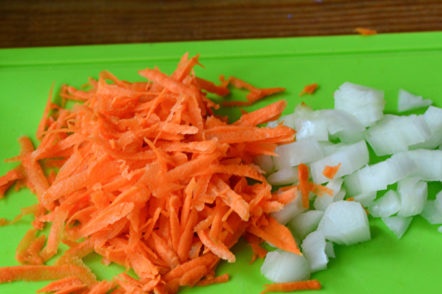 oignons et carottes hachés