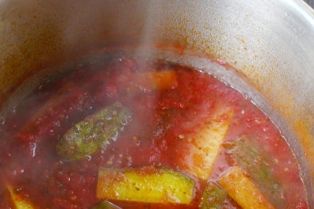 boil the sauce with cucumbers