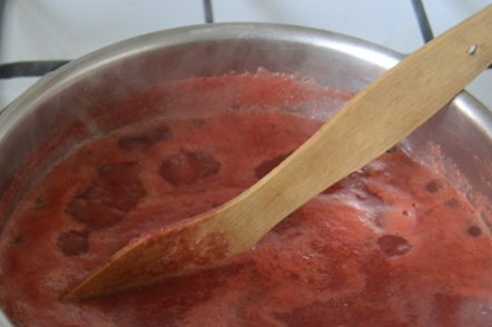 vařte rajčatové pyré
