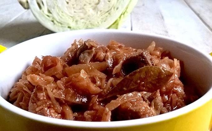 Braised cabbage with meat