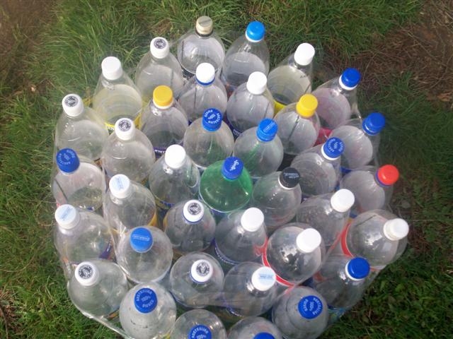 plastové lahve